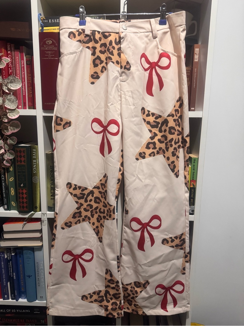 Cream Wide-Leg Pants with Leopard Star & Red Bow Print